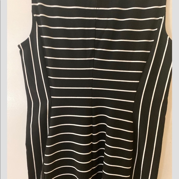Bold Elements Black and White Stripe Dress (Large) - Picture 7 of 9